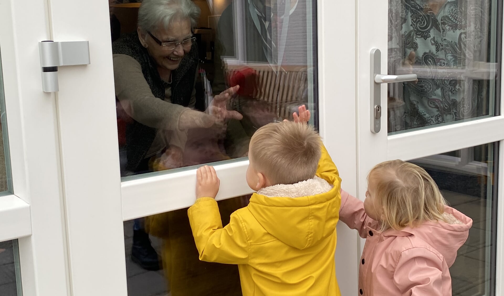 Het bezoek van de kinderen van Madelief werd enthousiast ontvangen bij de bewoners van het Rijssenbeekhuis in Gennep. 