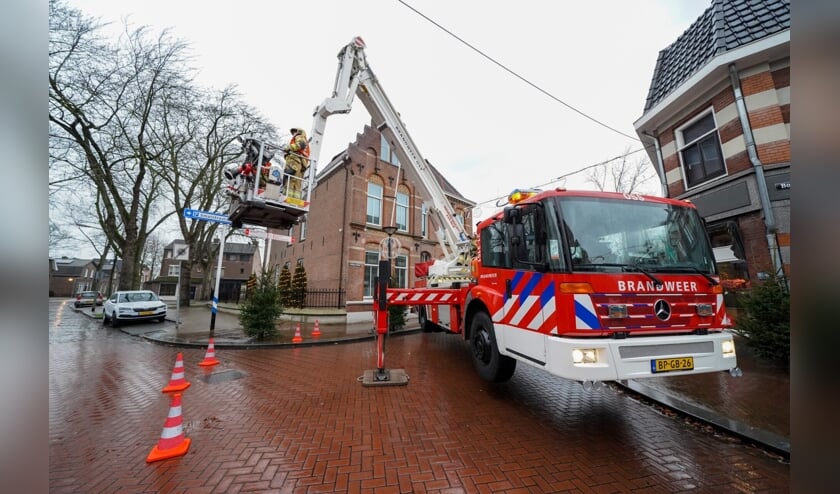 De brandweer bij Van der Krabben Makelaardij. (Foto: Gabor Heeres, Foto Mallo)  