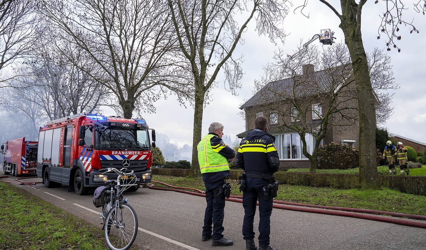 Grote brand in loods Amsteleindstraat. (Foto: Gabor Heeres, Foto Mallo)