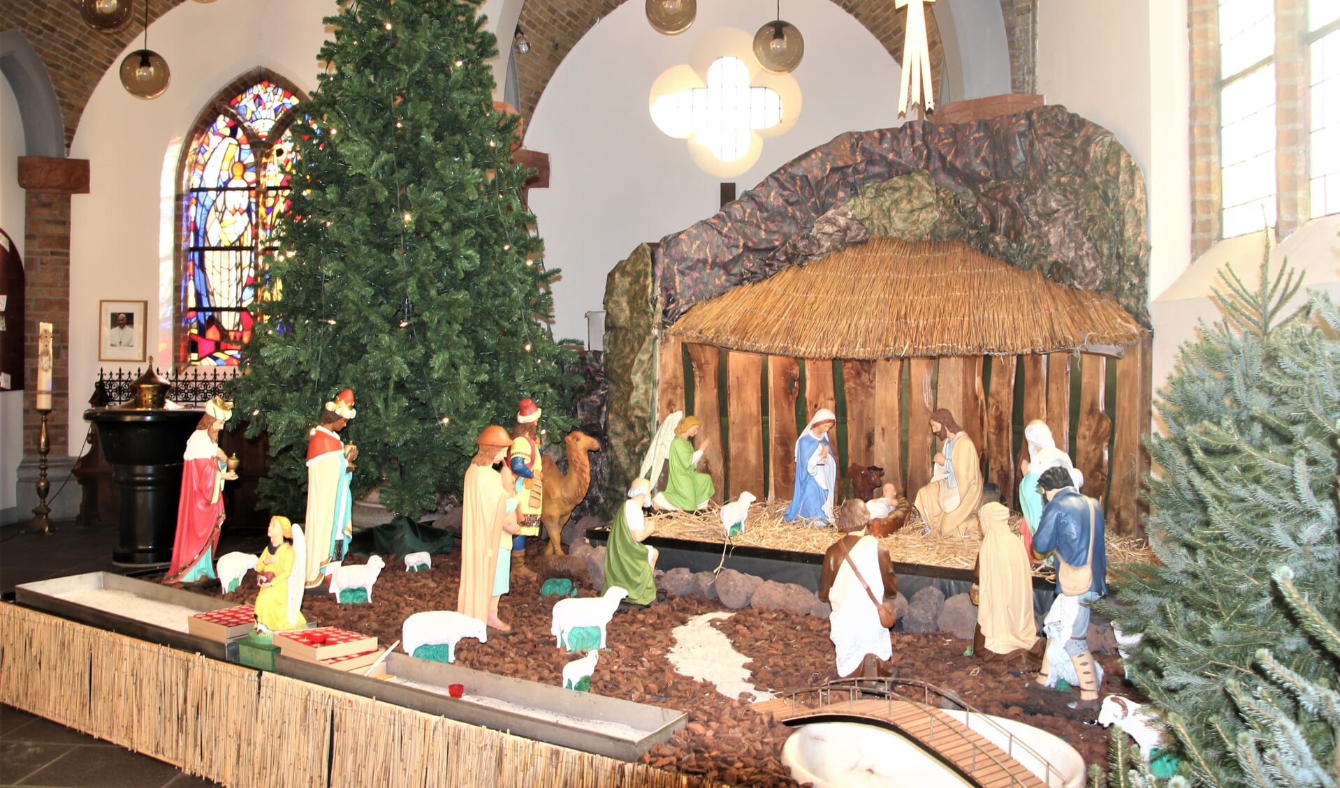 De traditionele kerststal in de Willibrorduskerk mag dit jaar zeker niet ontbreken. 