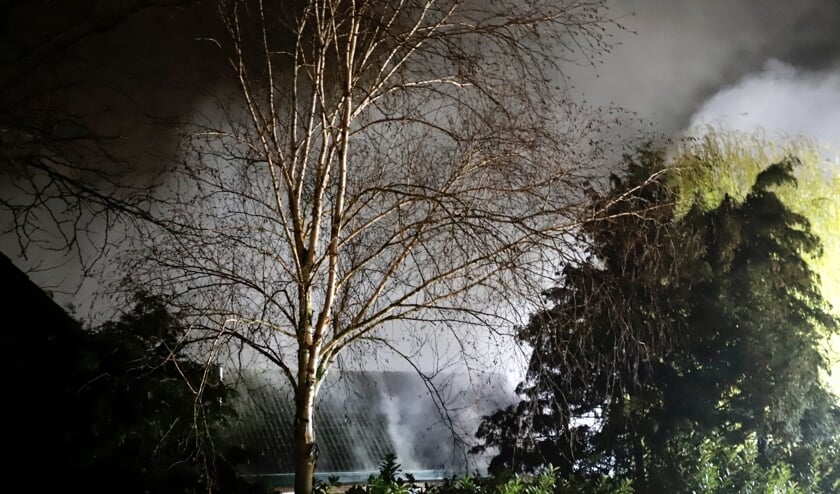 <p>Veel rookontwikkeling bij een woningbrand in Heijen. </p>