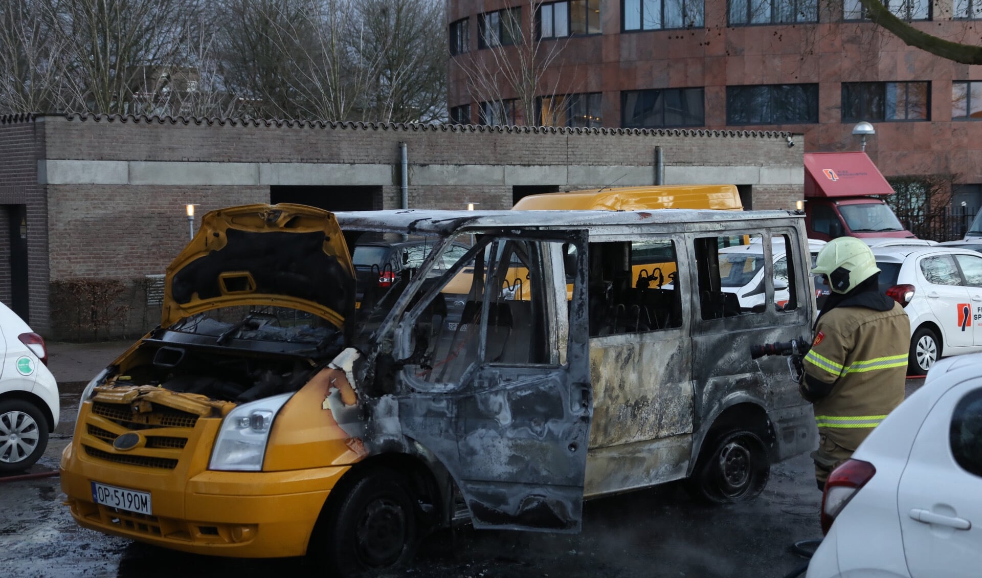 Arrestatie na autobrand in Oss. (Foto: Gabor Heeres, Foto Mallo)