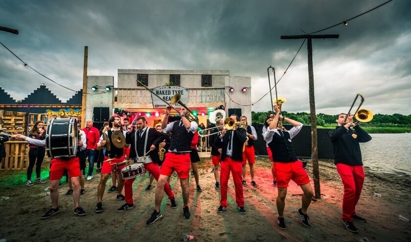 Een groepsfoto van Dùbent.