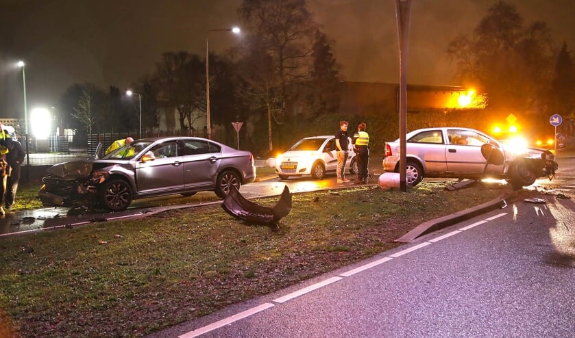 Opnieuw ongeval op beruchte Osse kruising. (Foto: Gabor Heeres, Foto Mallo)