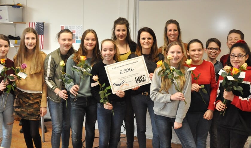 Met de rozenactie is 300 euro opgehaald voor stichting Join Us.