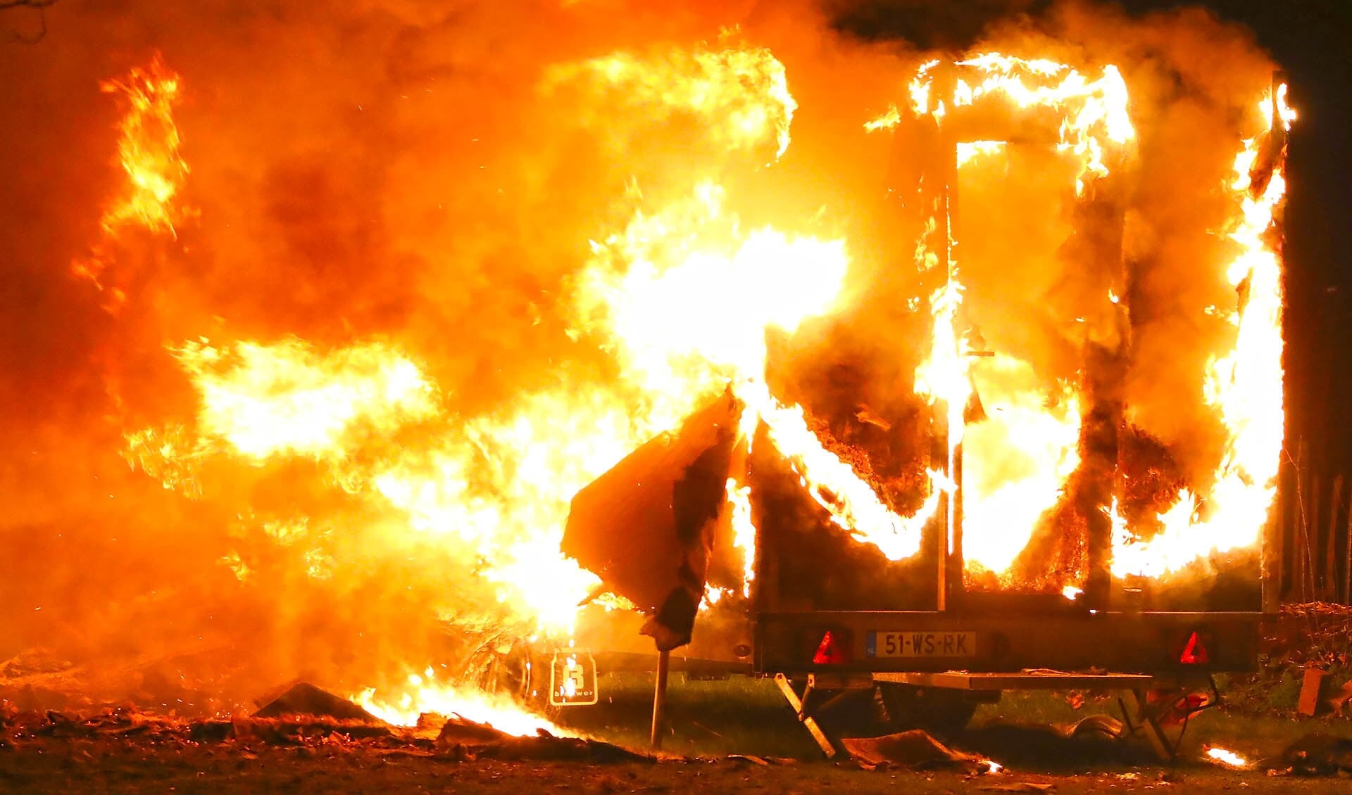Bouwkeet in Elzeneindpark uitgebrand. (Foto: Gabor Heeres / Foto Mallo)