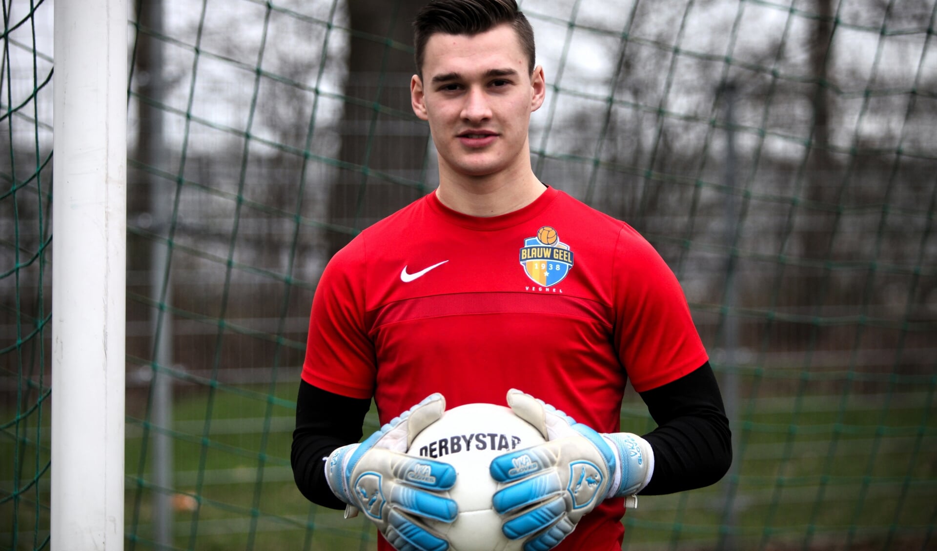 Joran van Zutphen is keeper van de JO 19-1 van Blauw Geel.