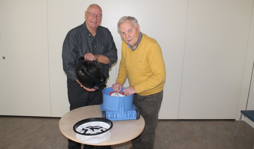 Gerard Rutten en Ad de Haas van Repair Café Oss.