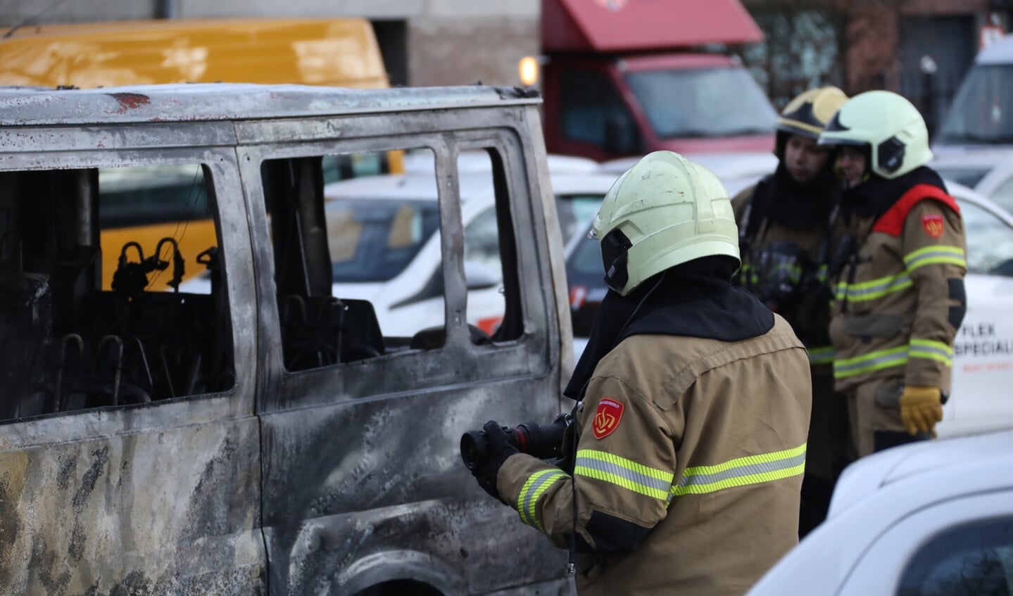 Arrestatie na autobrand in Oss. (Foto: Gabor Heeres, Foto Mallo)