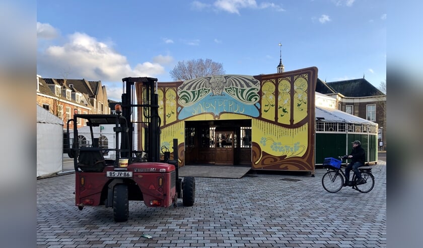 De spiegeltent op de Markt moet gaan zorgen voor extra gezelligheid.
