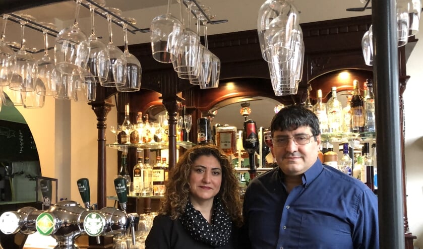 Musa en Semra laten de gasten in restaurant Semra de sfeer van Turkije proeven. (foto: Jos Gröniger)