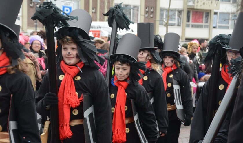 Met groot enthousiasme trok de jeugd van Kuussegat door de straten.