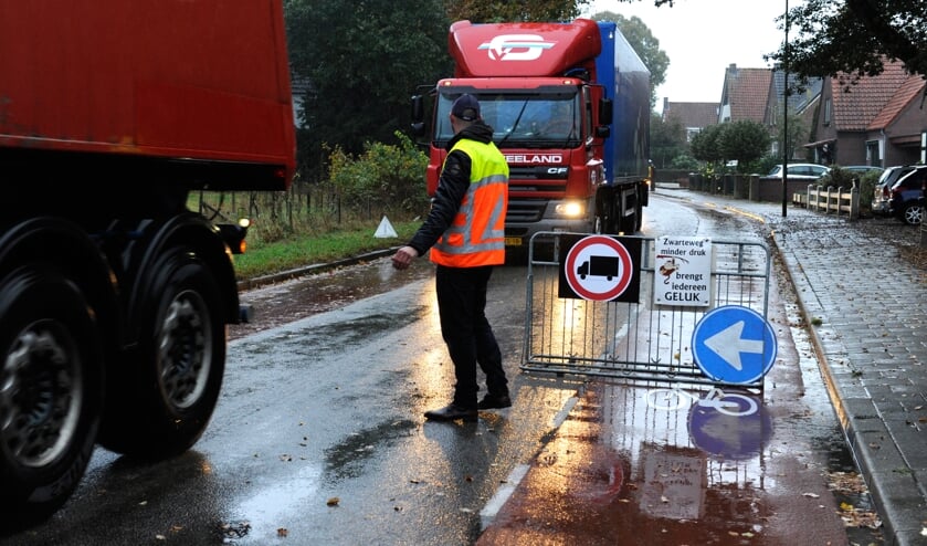 Aanwonenden van de Zwarteweg in Milsbeek protesteren al jaren tegen de drukte op de Zwarteweg.