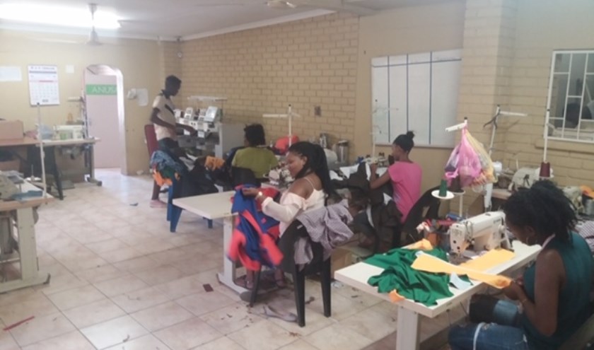 Het naaiatelier Anusa in Namibië.