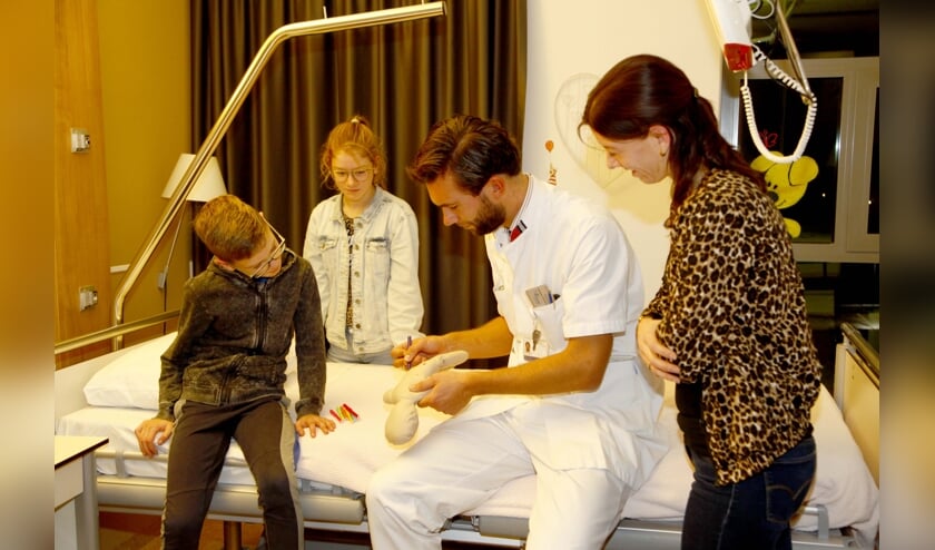 Kiwanis Land van Cuijk verraste eind 2019 de kinderafdeling van Maasziekenhuis Pantein met 150 Kiwanis-poppen.