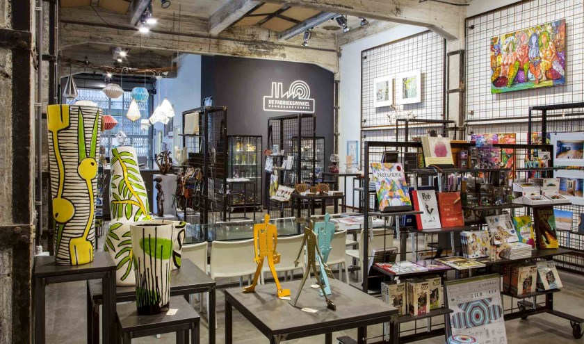 In de Fabriekswinkel is kunst en design te zien en te koop.
