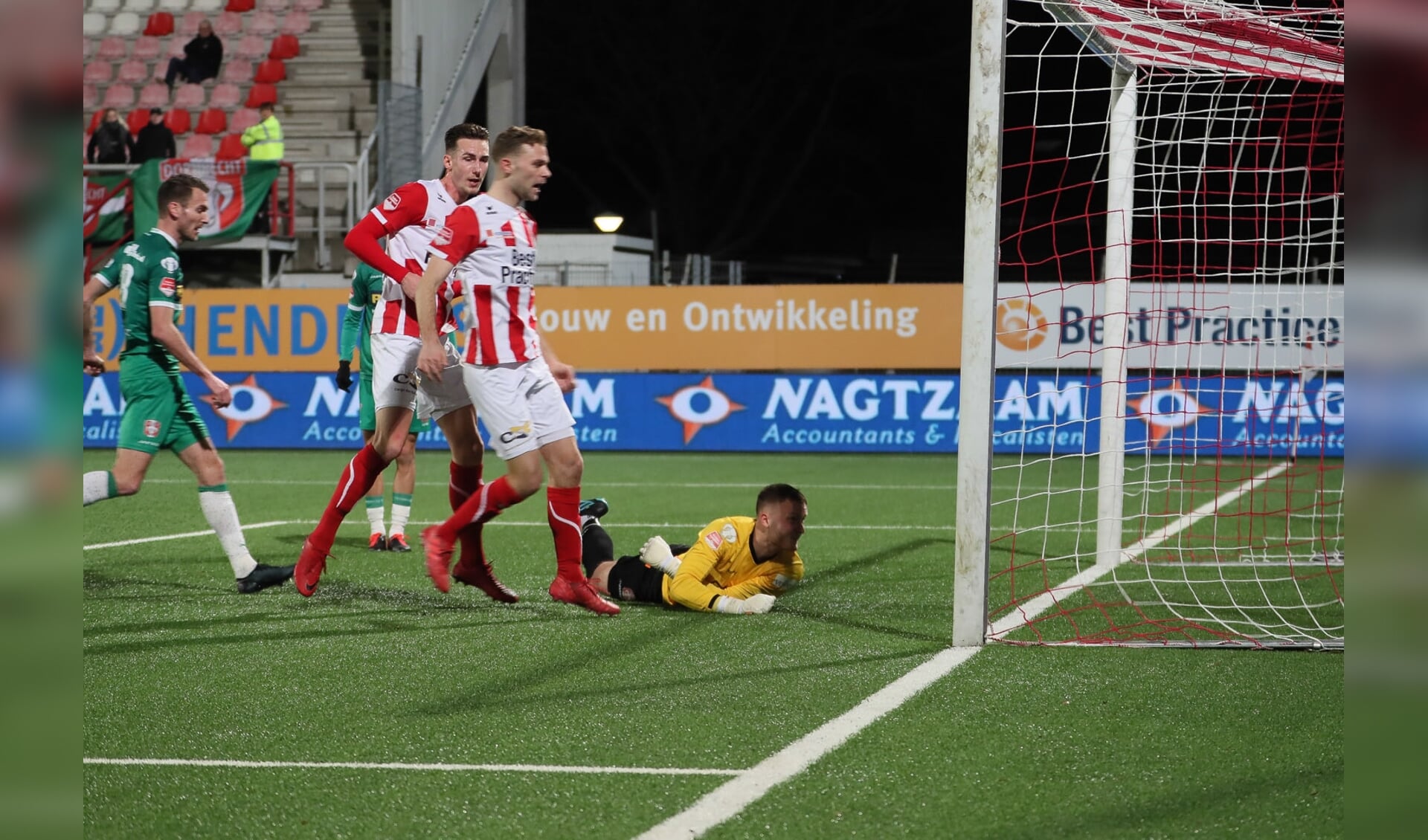 TOP Oss - FC Dordrecht. (Foto: Hans van der Poel)