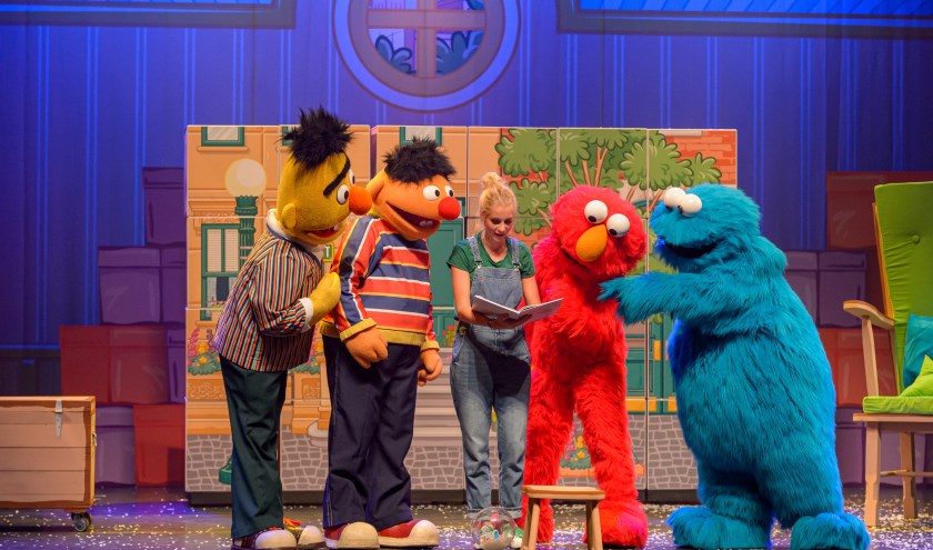 Bert, Ernie, Janouk Kelderman, Elmo en Koekiemonster in familiemusical Sesamstraat Live!