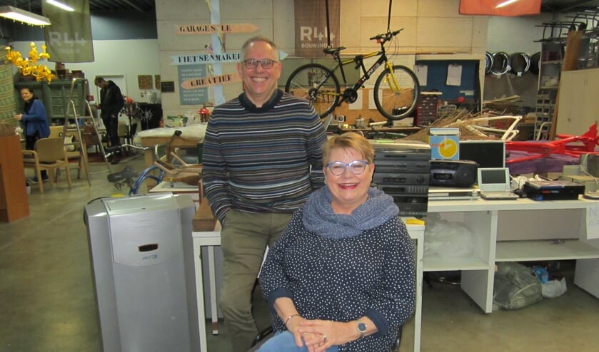 Sonja Haven en Evert van Tuijl van Deelgenoten in de werkplaats van R44.