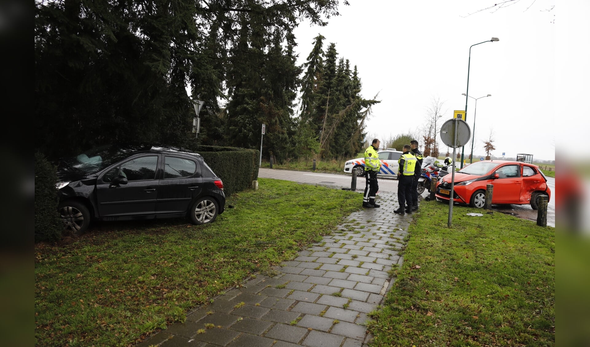 Het ongeval vond plaats op de t-splitsing van de provincialeweg met de Hagelkruisstraat.