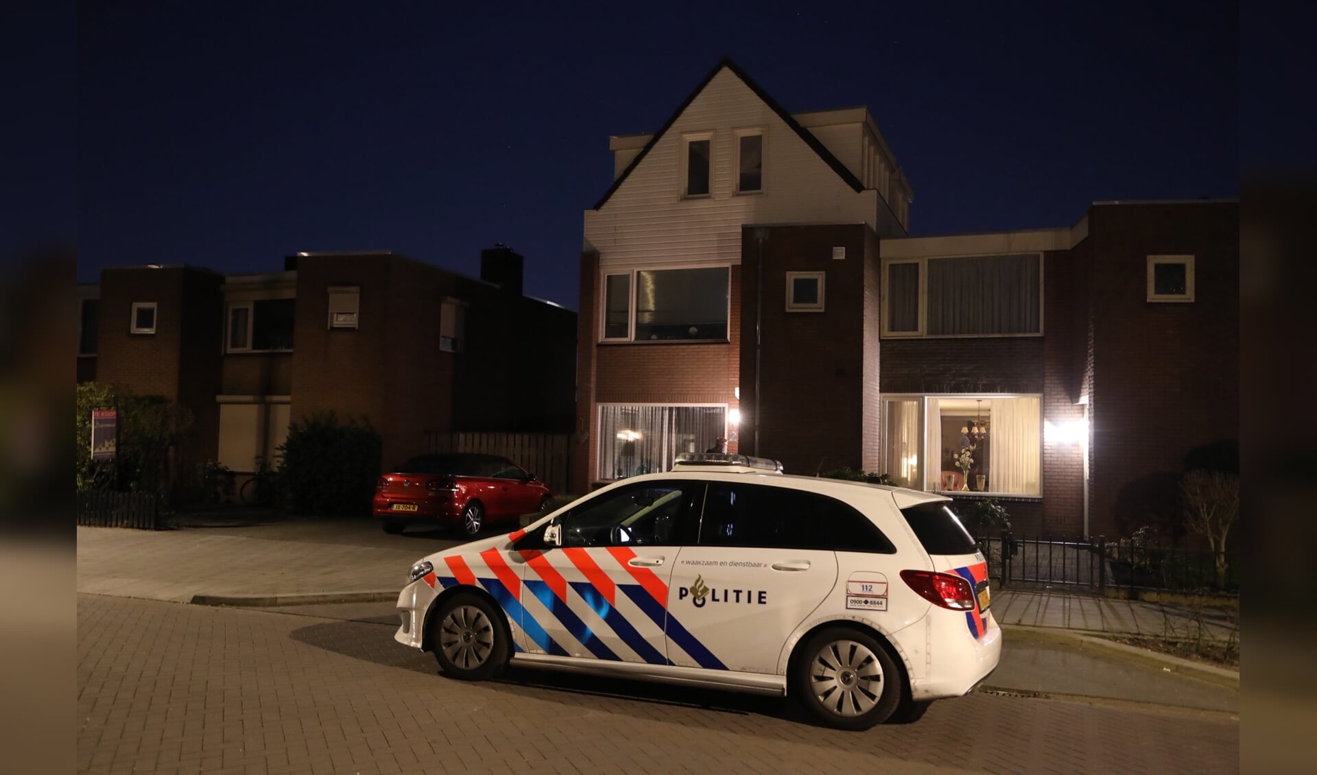 Politie onderzoekt overval in woning Hertog Hendrik 1 straat. (Foto: Gabor Heeres, Foto Mallo)