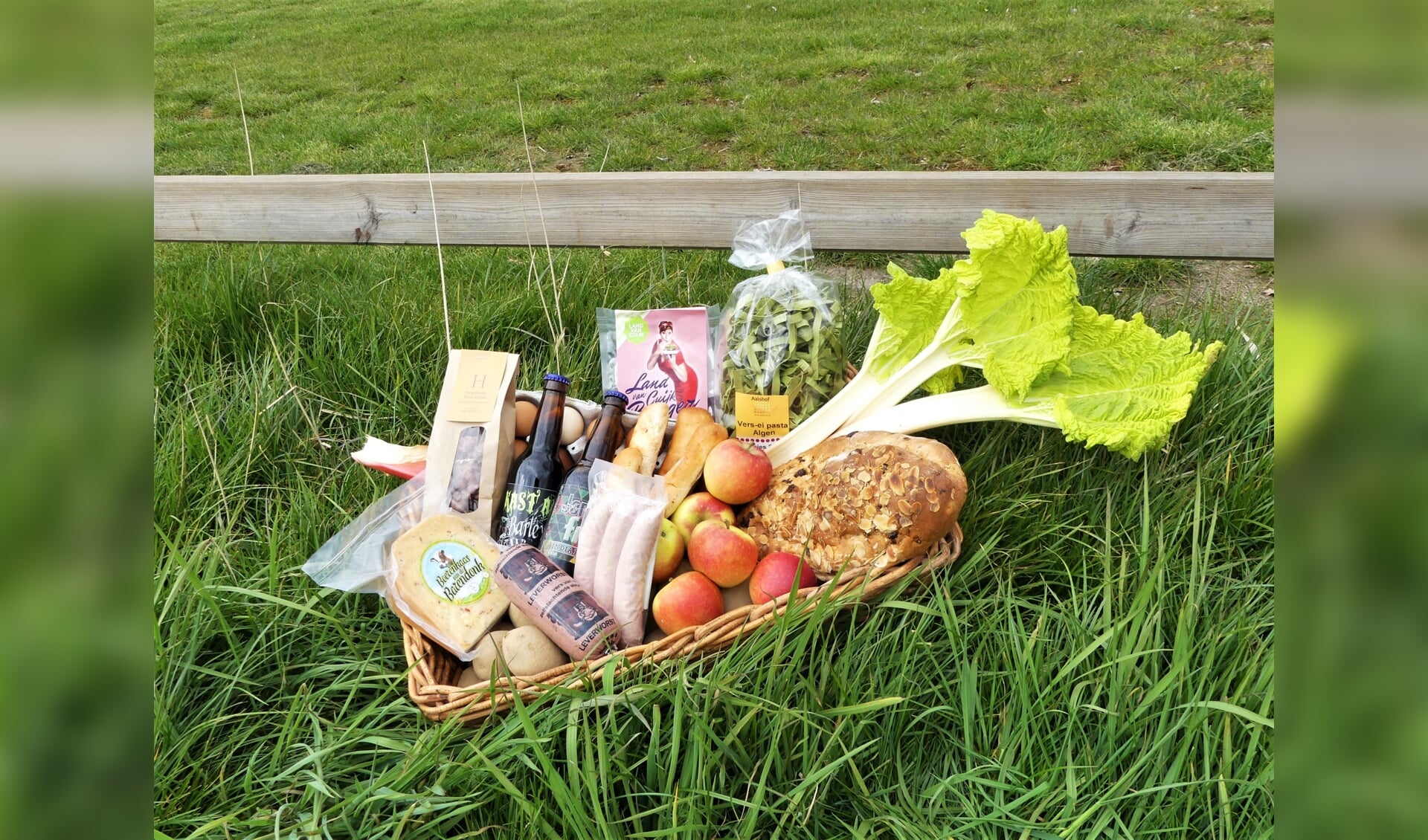 De foodbox bevat diverse streekproducten uit heel het Land van Cuijk.
