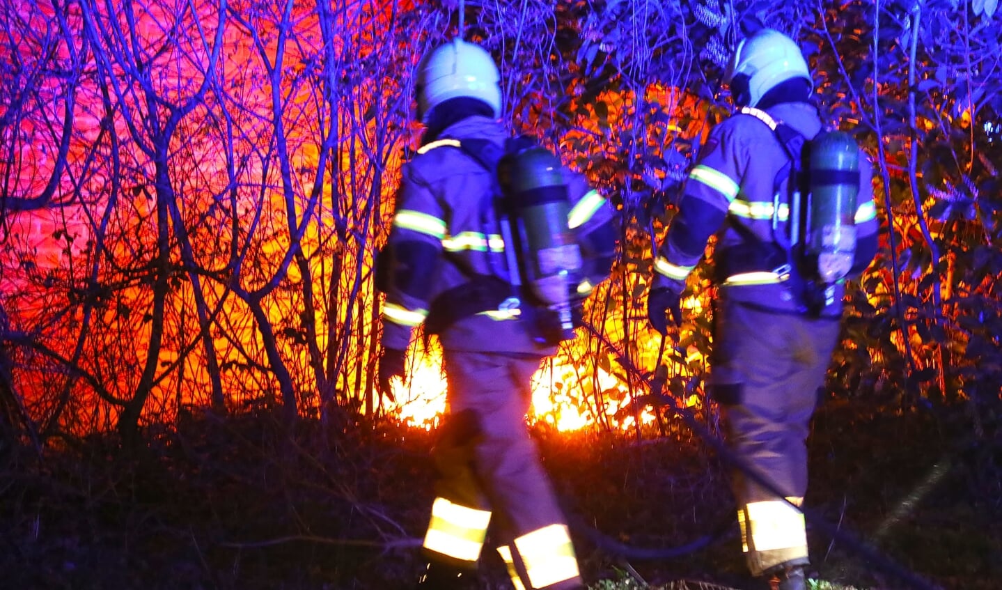 Brand in de Willibrordusweg. (Foto: Gabor Heeres, Foto Mallo)