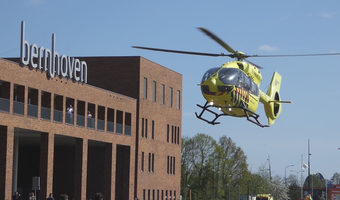 De helikopter voor Ziekenhuis Bernhoven. (Foto: Thomas)