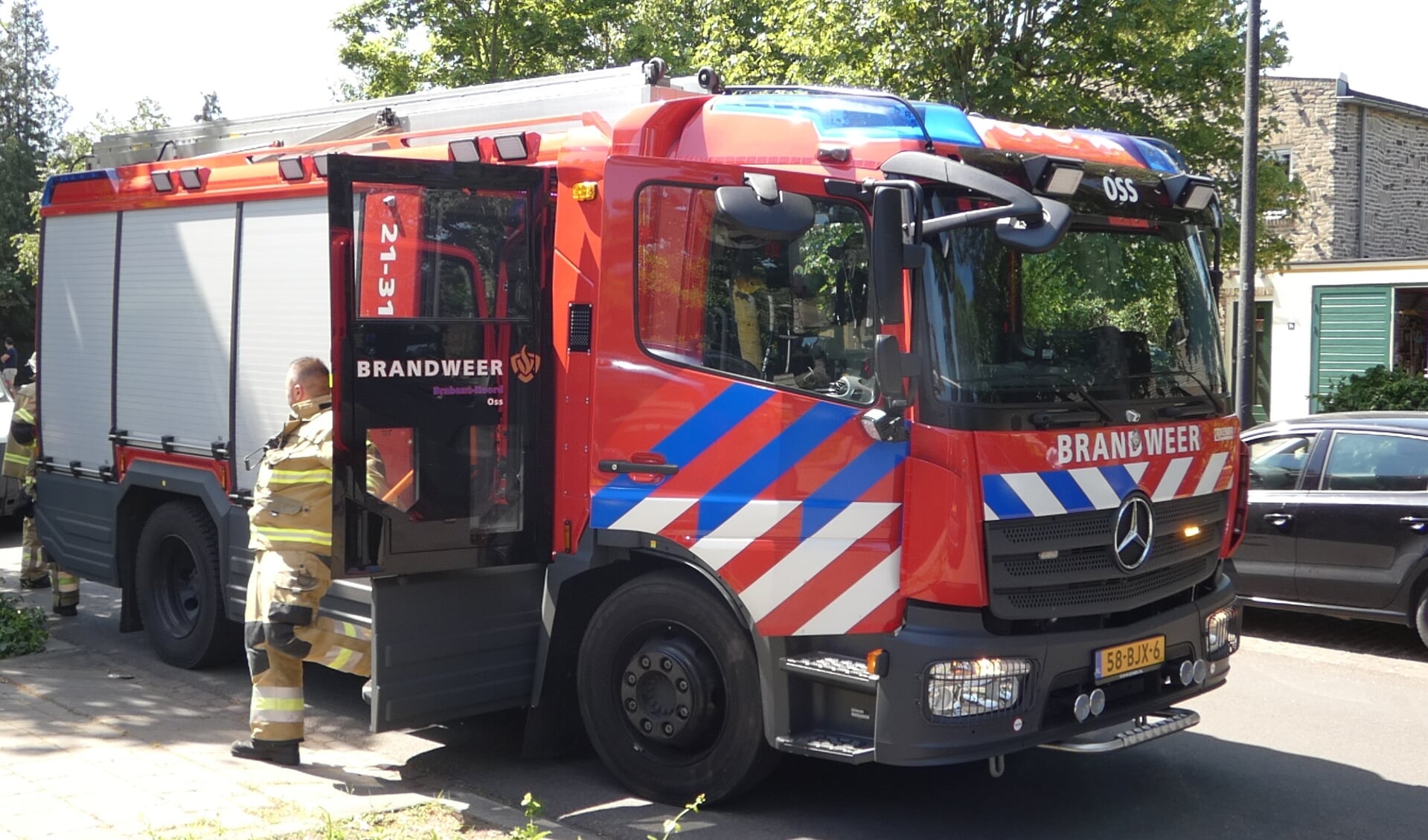 Brandweer in de Burgemeesten van den Elzenlaan. (Foto: Thomas)