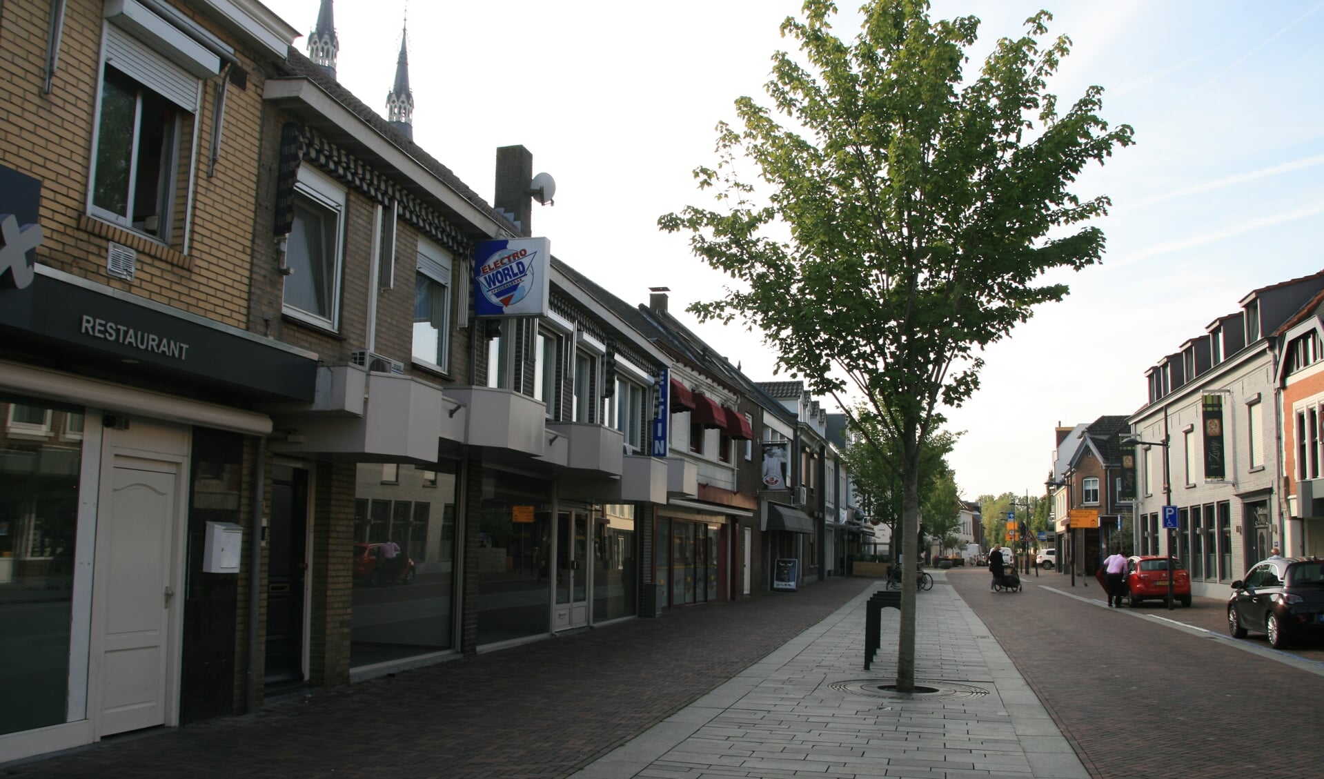 De Grotestraat in Cuijk zou autovrij gemaakt moeten worden om de horeca in deze straat meer (terras)ruimte te geven.