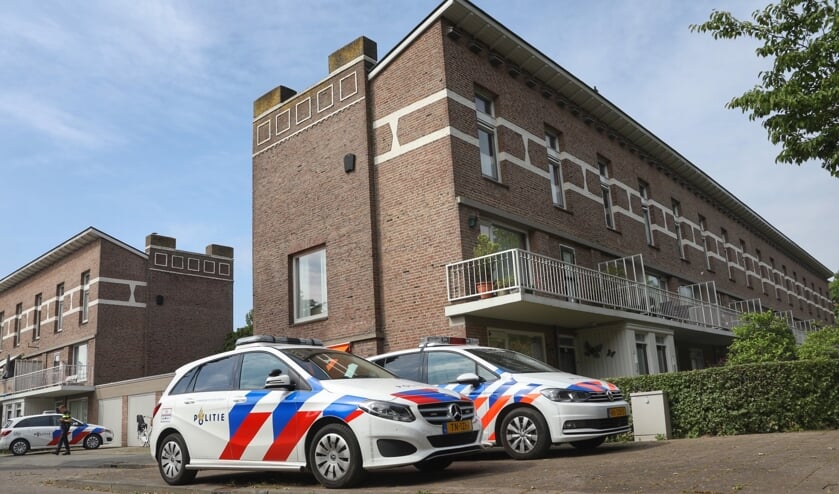 Politieonderzoek bij woning en garagebox Singel 1940-1945. (Foto: Gabor Heeres, Foto Mallo)