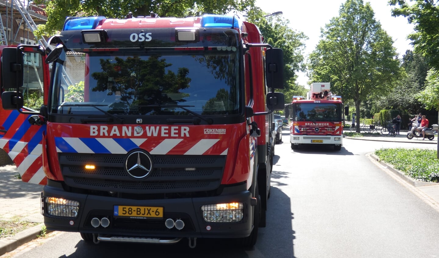 Brandweer in de Burgemeesten van den Elzenlaan. (Foto: Thomas)