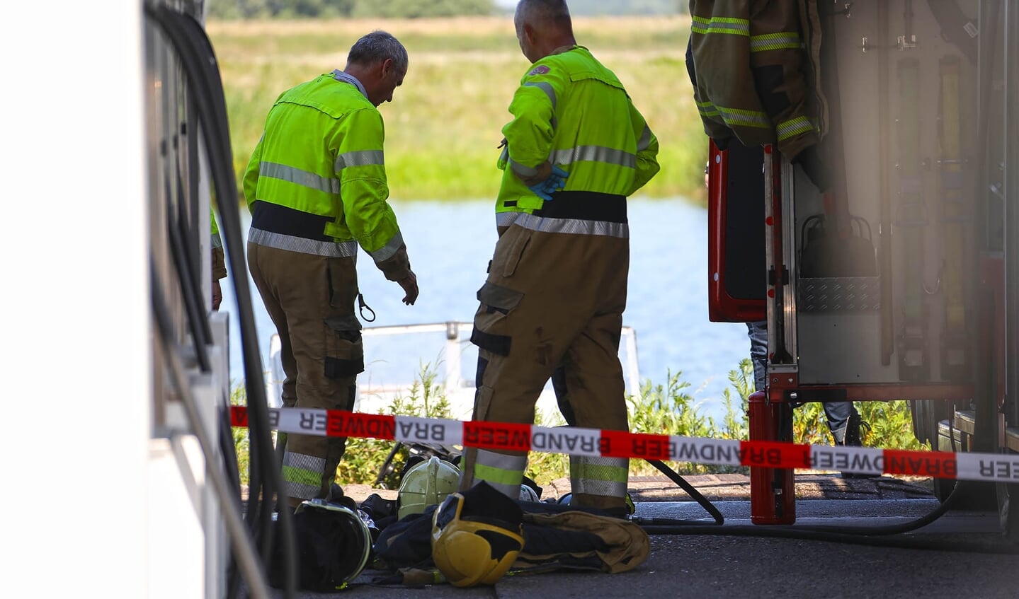 Hulpdiensten na explosie in Lithoijen. (Foto: Gabor Heeres, Foto Mallo)