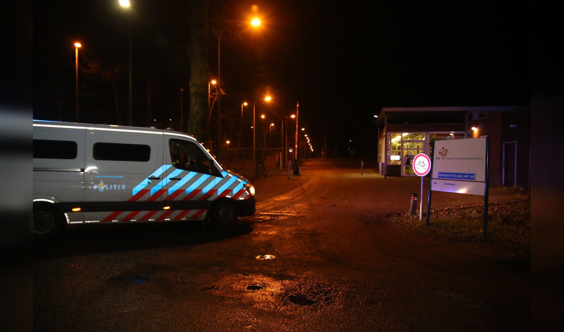 Onlangs hield de politie nog vier bewoners van het AZC in Overloon aan wegens criminele activiteiten.