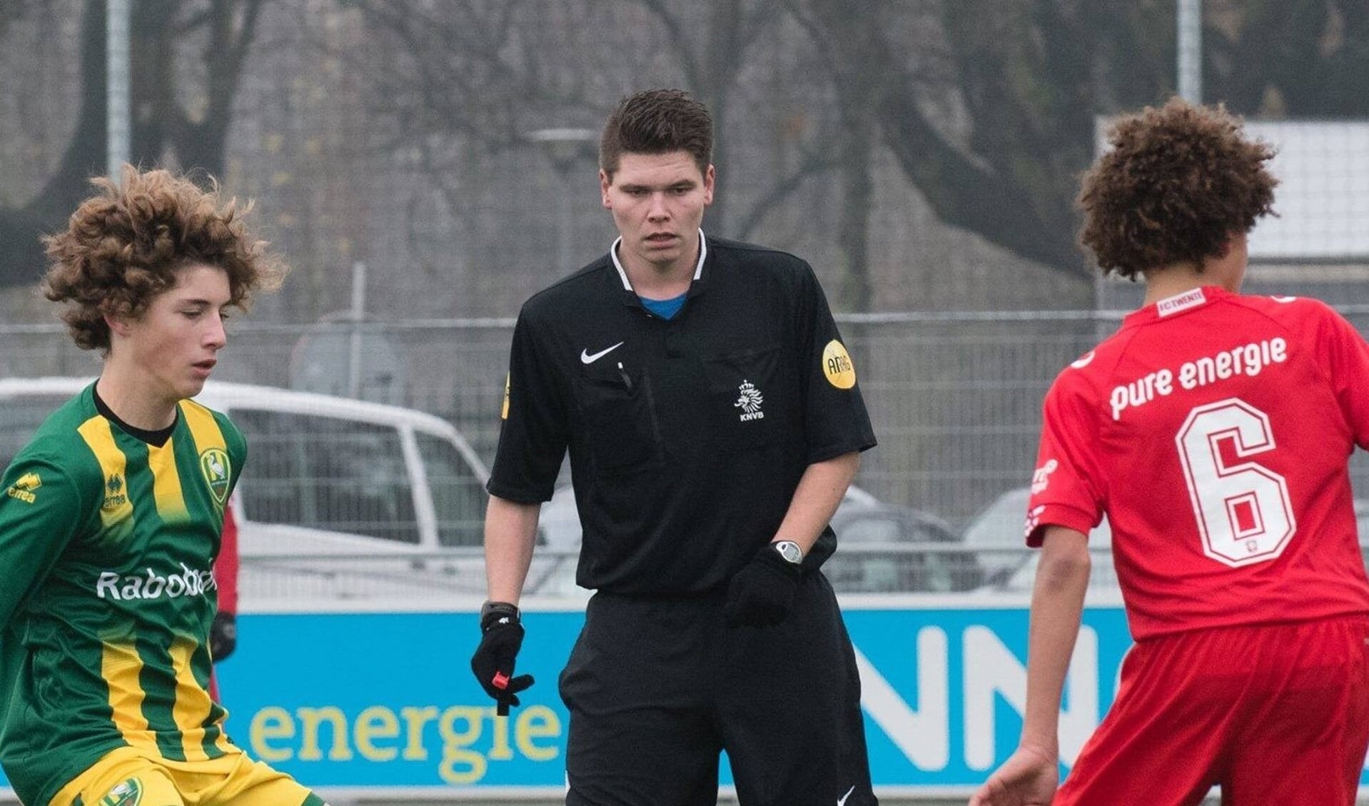 Wessel Timmers uit Berghem genomineerd voor amateurscheidsrechter van het jaar.