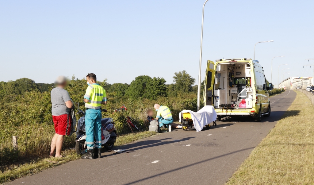 Wielrenner Raakt Gewond Na Botsing Met Scooter - Adverteren Boxmeer ...