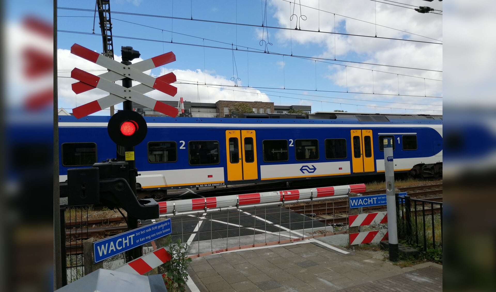 Een trein bij het station in Oss.