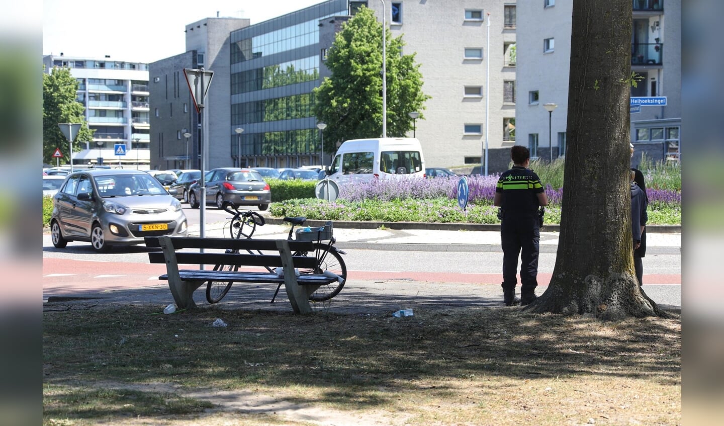 Fietser gewond bij ongeval op Schaepmanlaan. (Foto: Gabor Heeres, Foto Mallo)