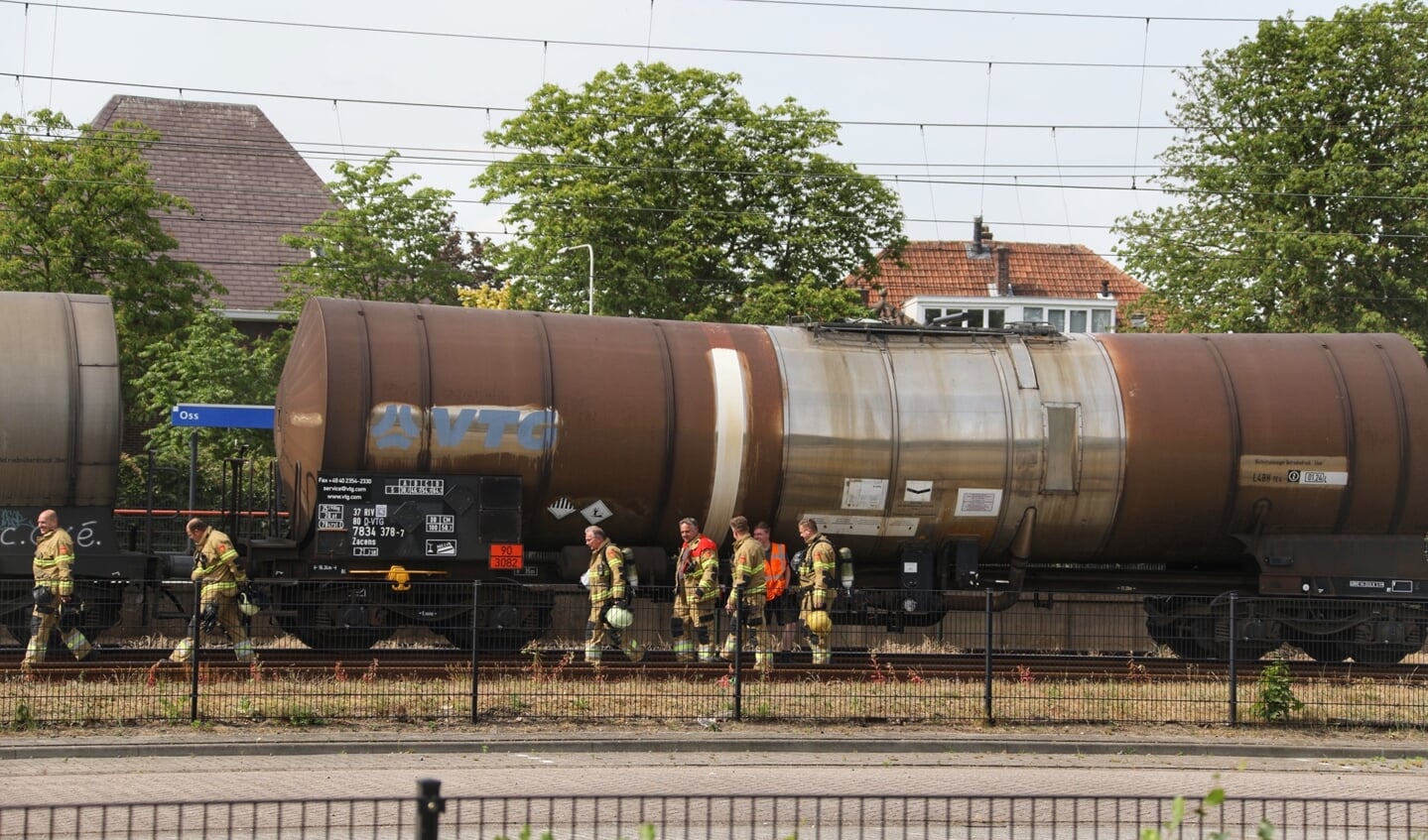 Geen treinverkeer door lekkende wagon bij treinstation in Oss. (Foto: Gabor Heeres, Foto Mallo)