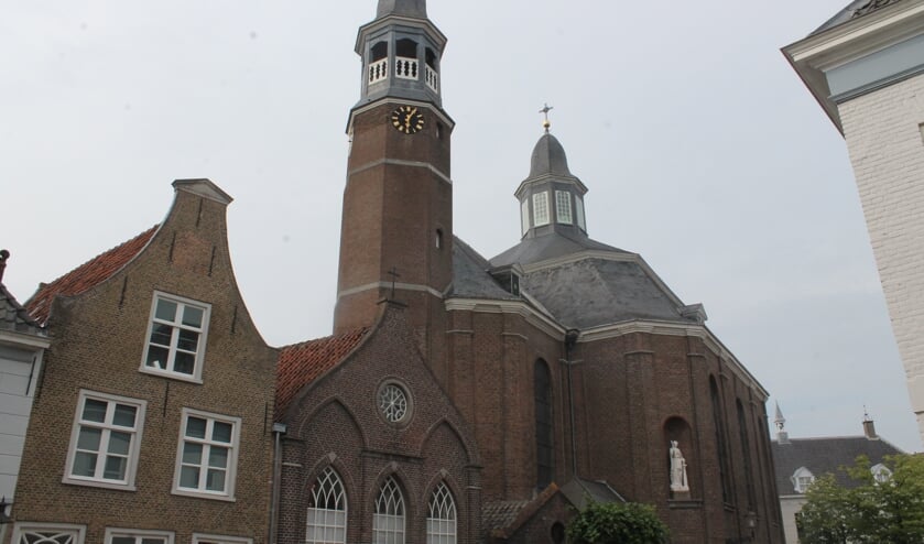 <p>De St. Luciakerk in Ravenstein.</p>