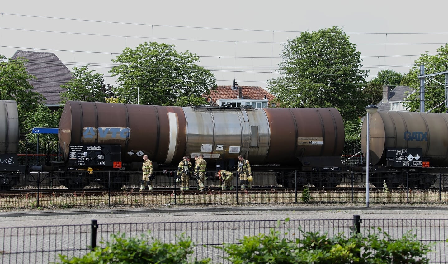 Geen treinverkeer door lekkende wagon bij treinstation in Oss. (Foto: Gabor Heeres, Foto Mallo)