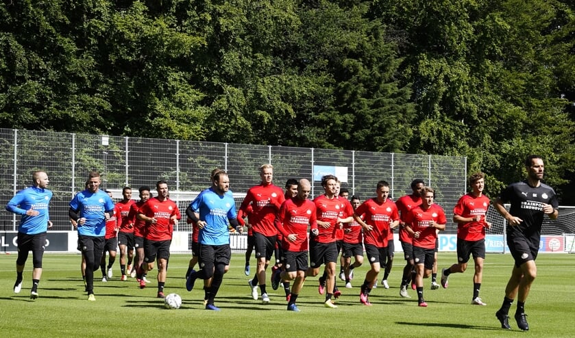 <p>Tijn Daverveld verruilt PSV voor AEL Limassol.</p>