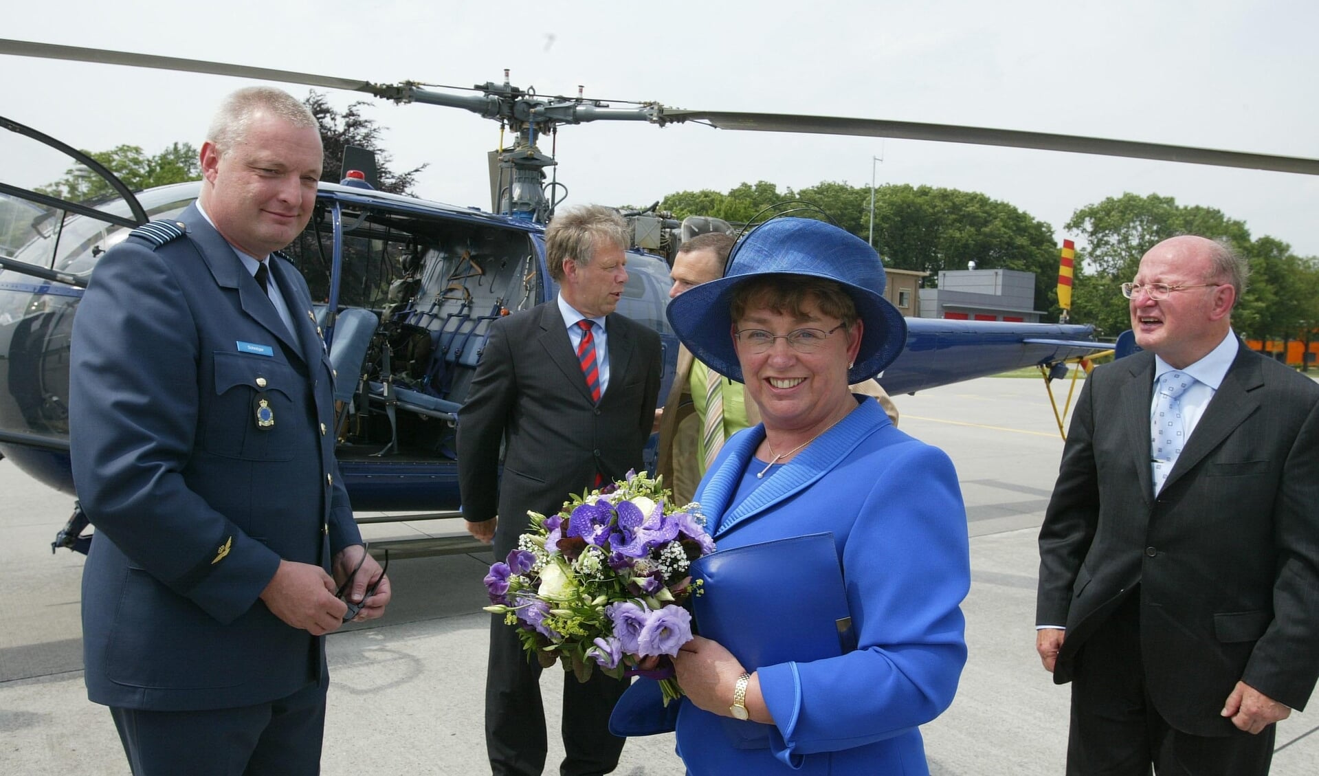 Joke Kersten tijdens de dag van haar installatie als burgemeester van Uden, bij een bezoek aan vliegbasis Volkel.