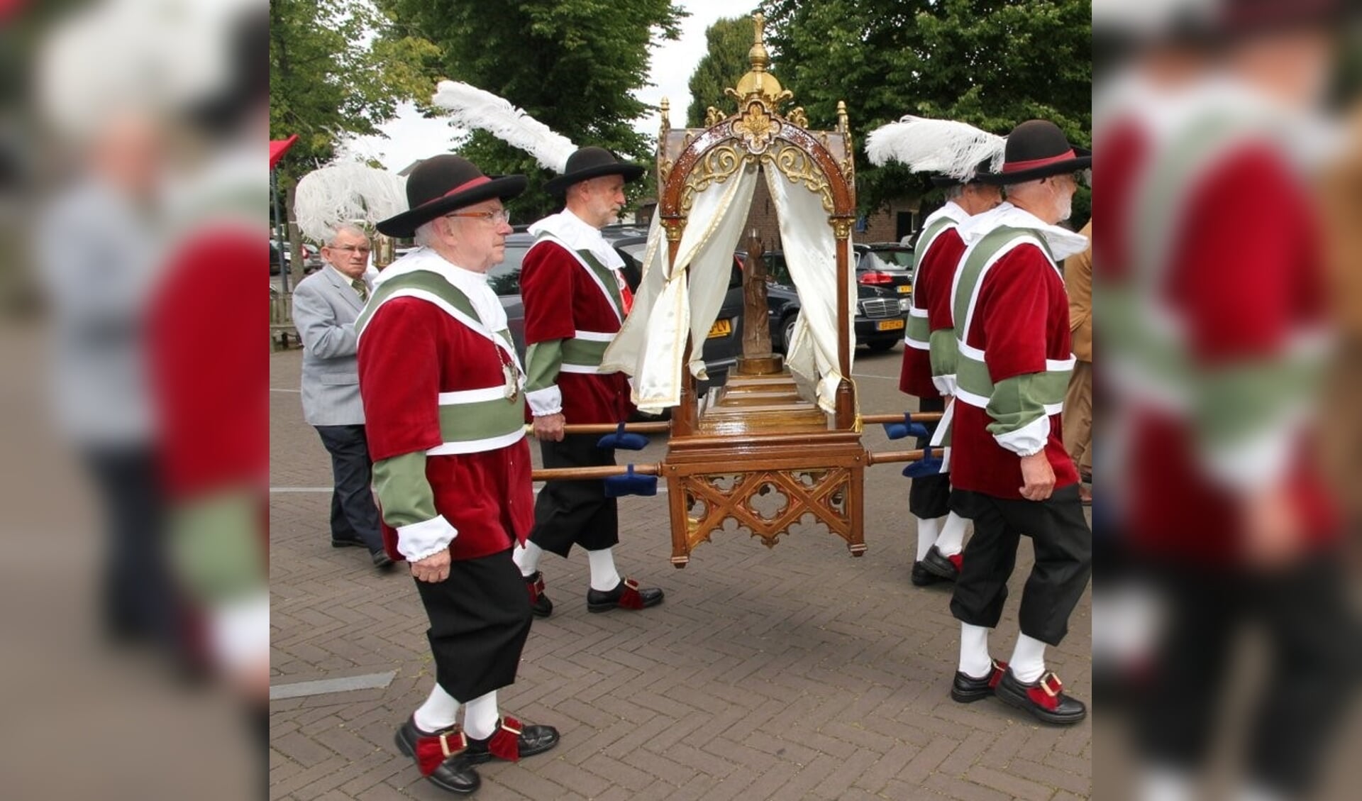 Zo zag de processie Oploo-Handel er uit in 2014.
