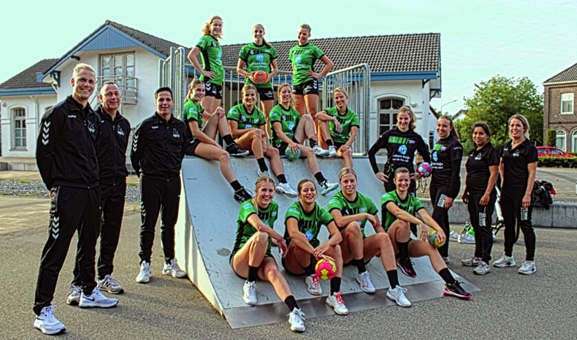 <p>De damesselectie van MHV'81.</p>
