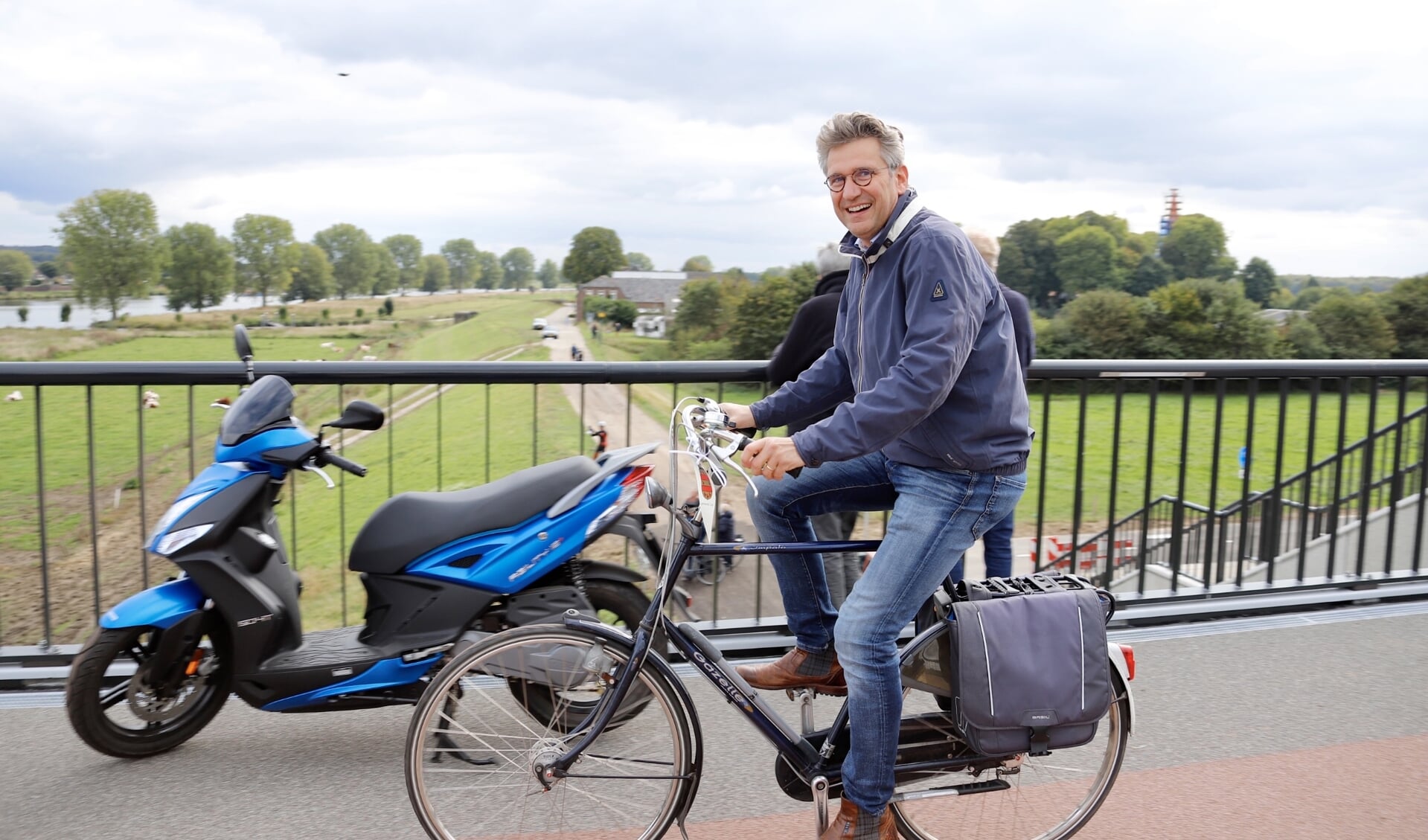 Men verwacht dat de opvolger van waarnemend burgemeester Wim Hillenaar zich onder de burgers bevindt.