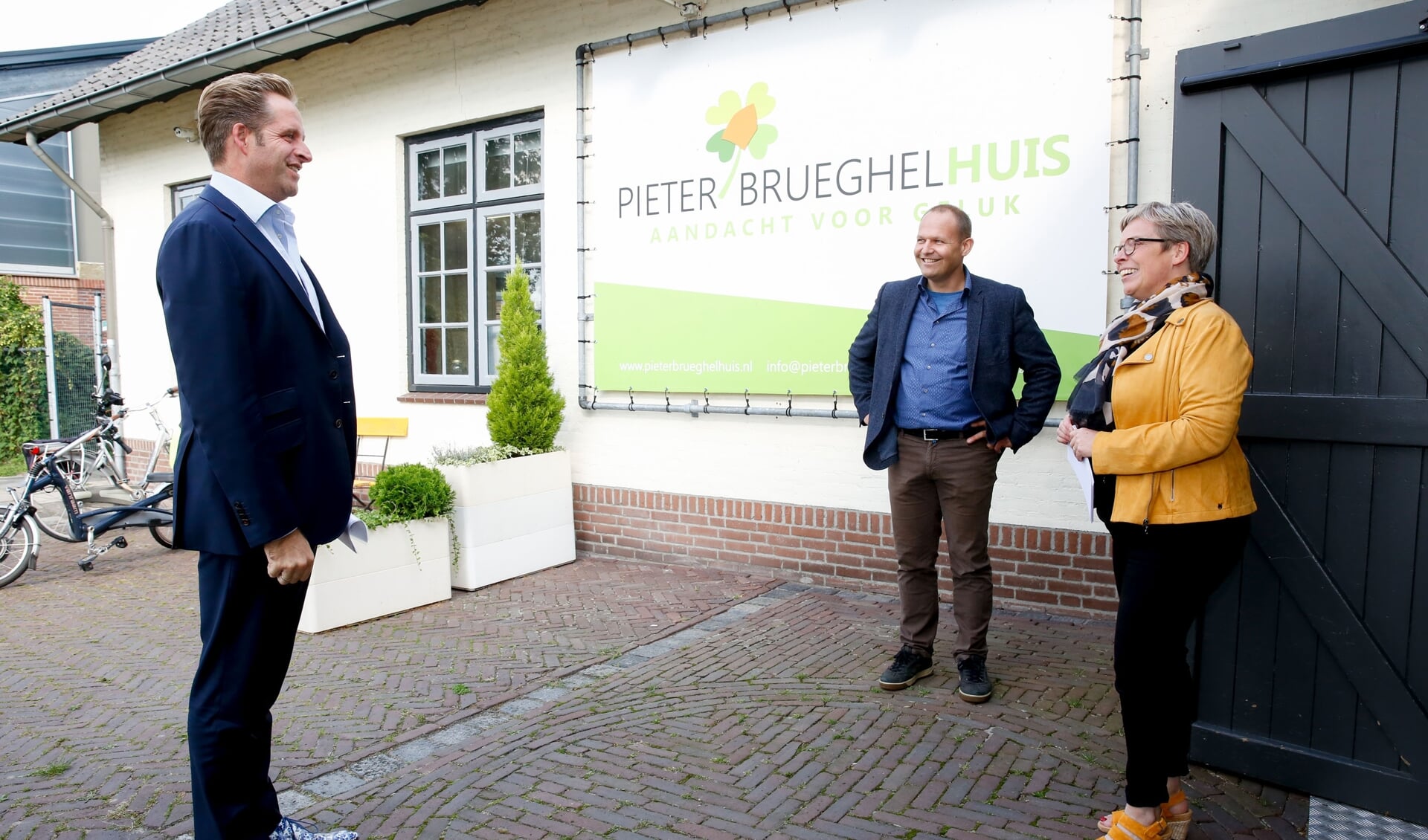 Bezoek minister De Jonge aan Pieter Breughelhuis te Veghel
