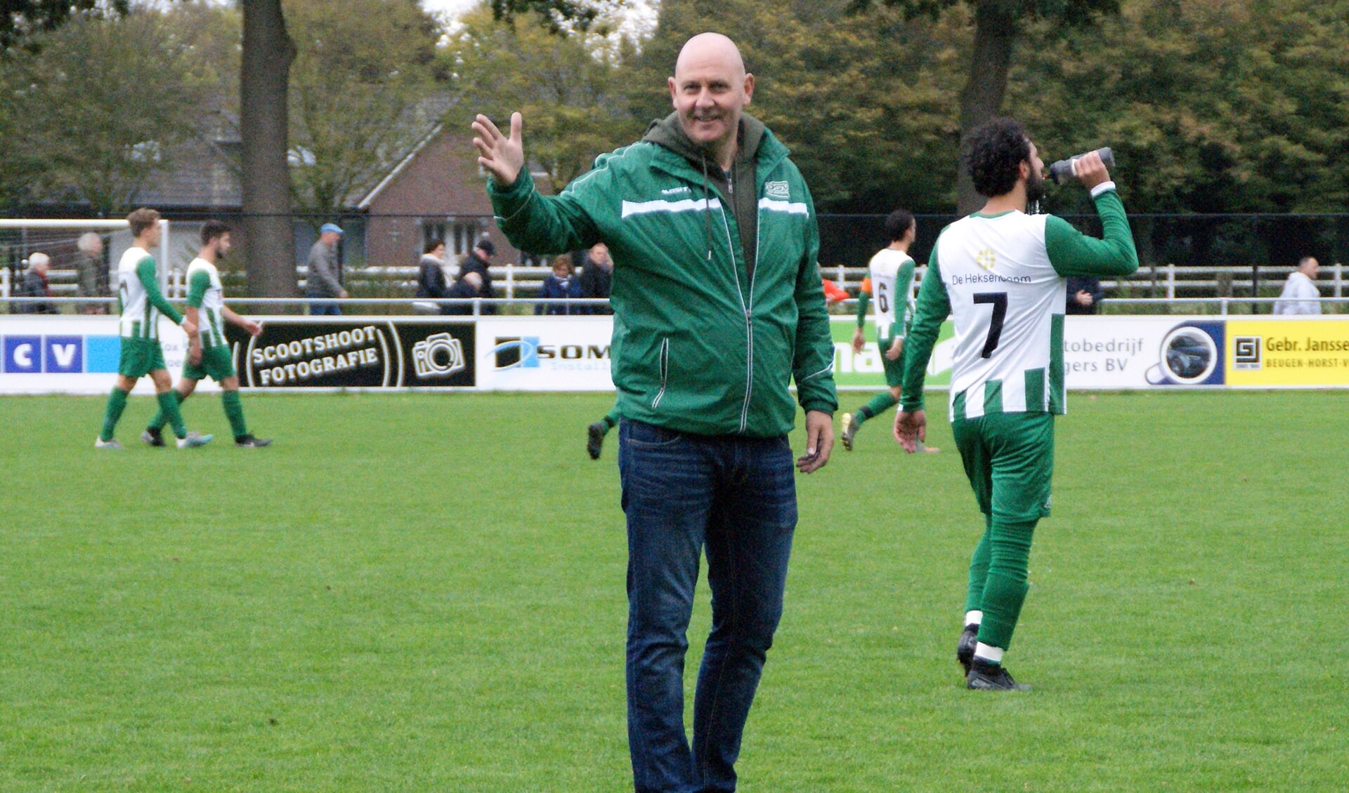 Vreugde bij trainer Maarten van Stiphout na de met 2-1 gewonnen wedstrijd van 'zijn' DSV tegen SVEB afgelopen zondag.