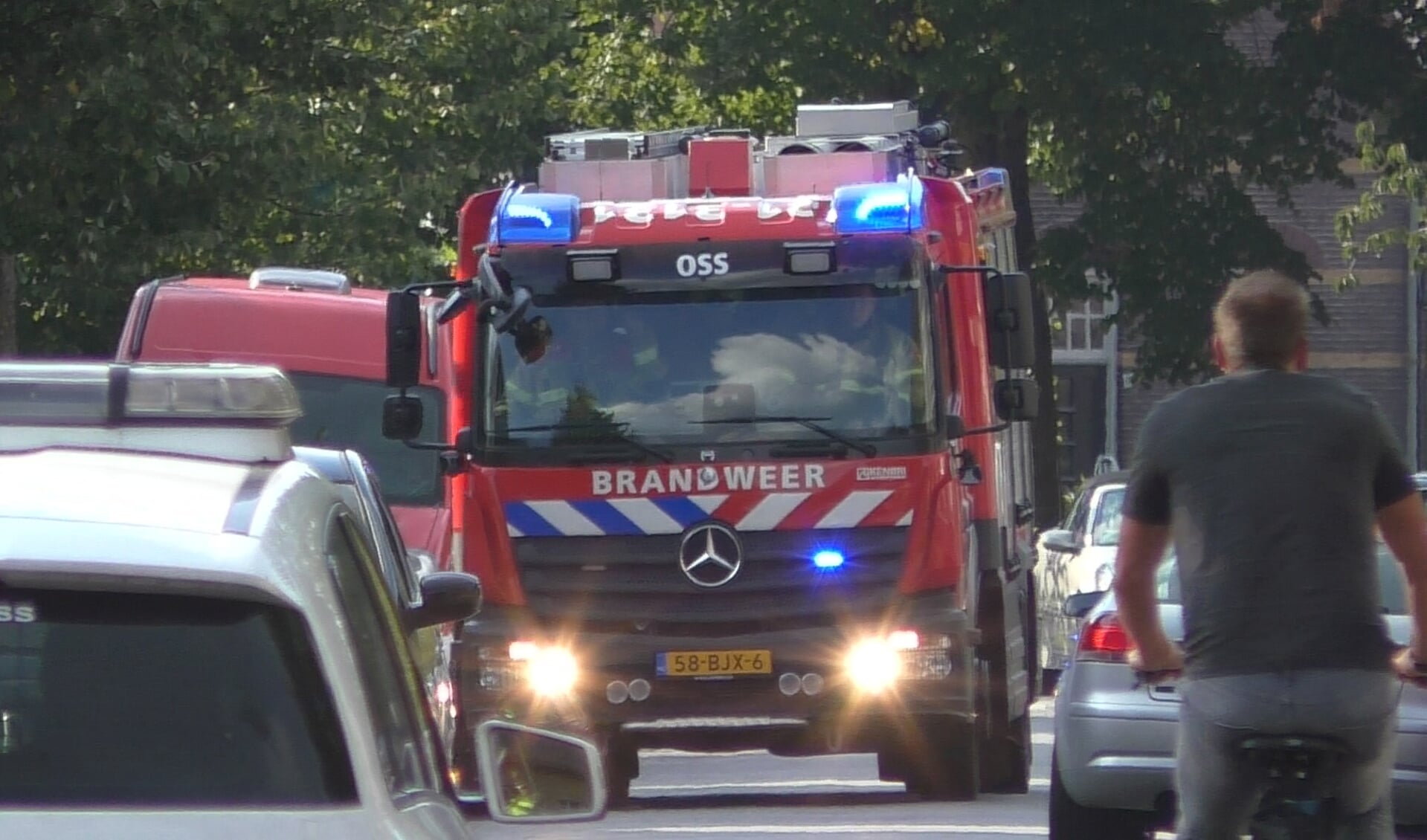 Brandweer naar scooterbrand, maar voertuig wordt niet aangetroffen. (Foto: Thomas)