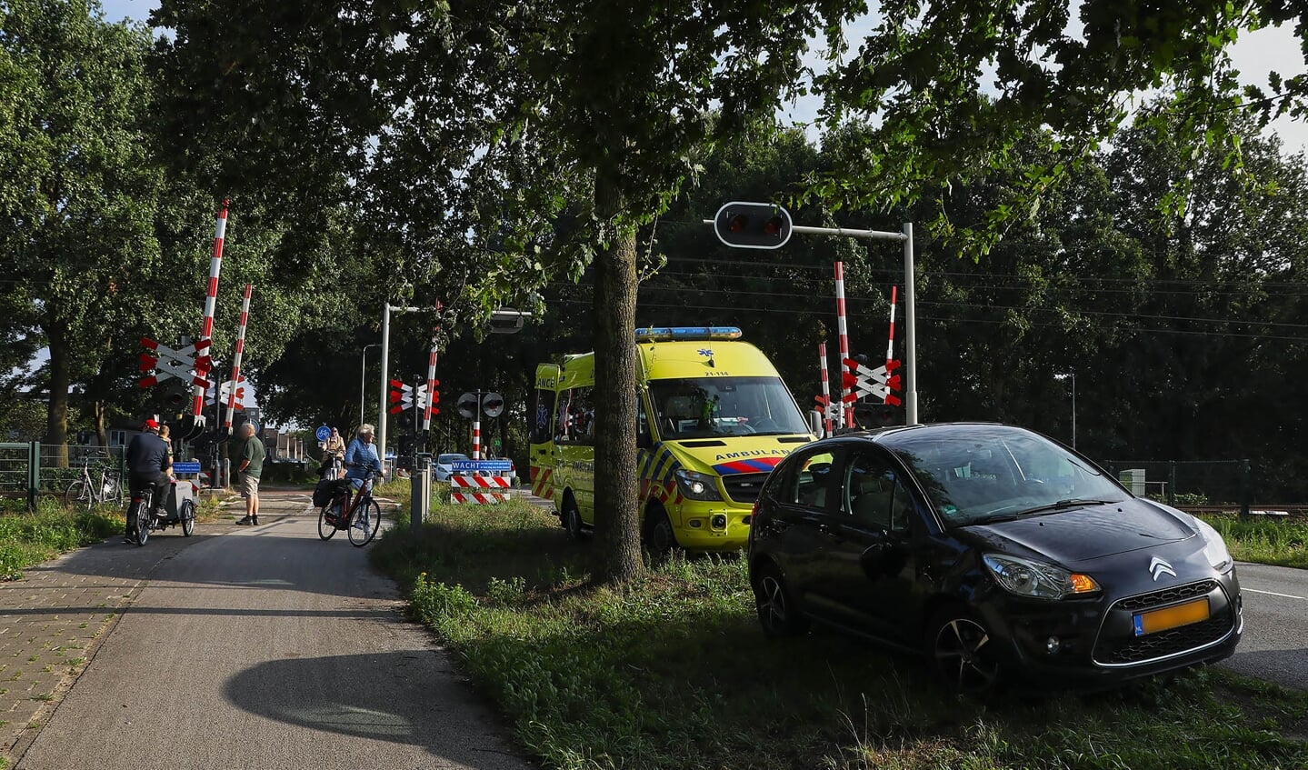 Fietser valt met hoofd op spoor bij Heihoeksingel. (Foto: Gabor Heeres, Foto Mallo)